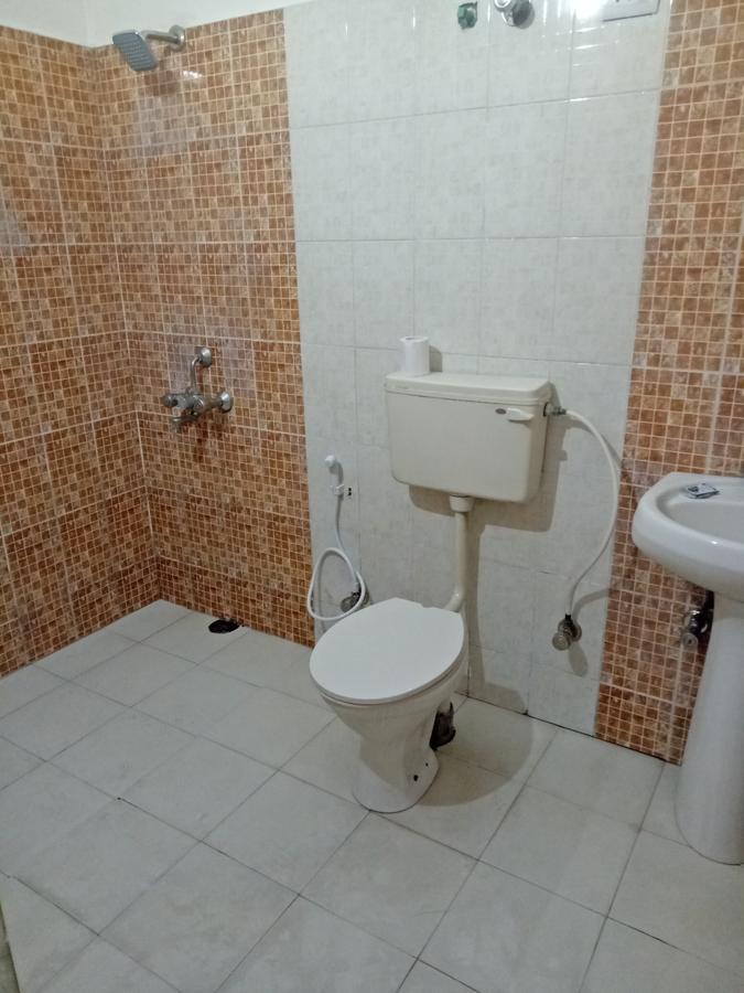 Hotel Nathu Palace Ню Делхи Екстериор снимка