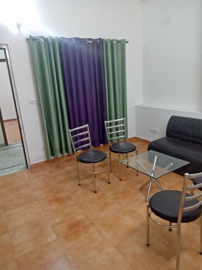 Hotel Nathu Palace Ню Делхи Екстериор снимка